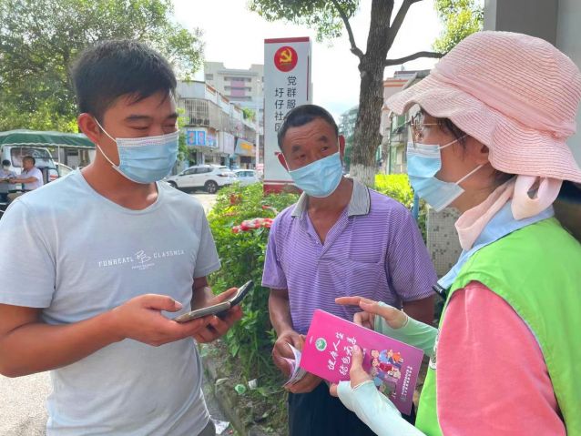 “全民抗疫·守護廣東”——支援抗疫，三鄉(xiāng)禁毒社工在行動照片2.jpg
