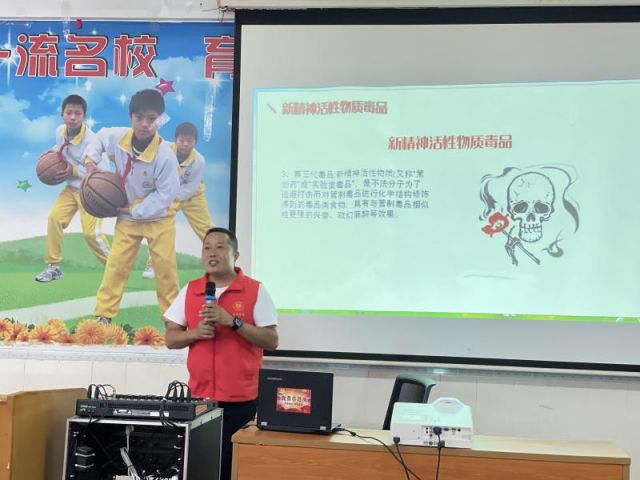 禁毒宣傳進校園，讓青春綠色無毒 (3).jpg