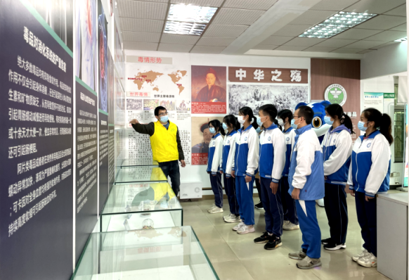 阜沙鎮(zhèn)禁毒信息〔2022〕第268期--【禁毒攻堅】阜沙鎮(zhèn)禁毒辦組織學(xué)生參觀禁毒教育基地 (2022